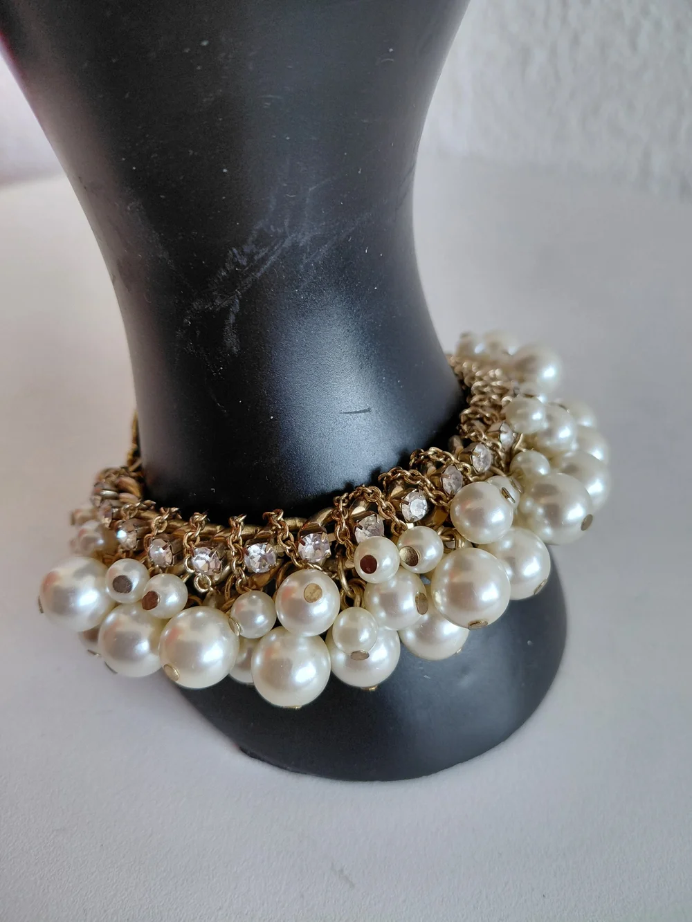 Vivi Glasss Pearl Crystal Rhinestone Dangler Gold Tone Braslet.